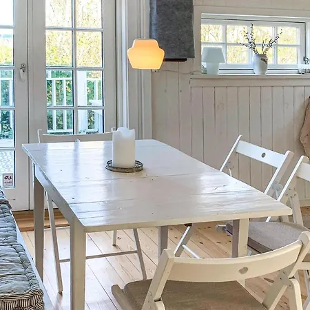 Stunning In With 2 Bedrooms And Wifi *